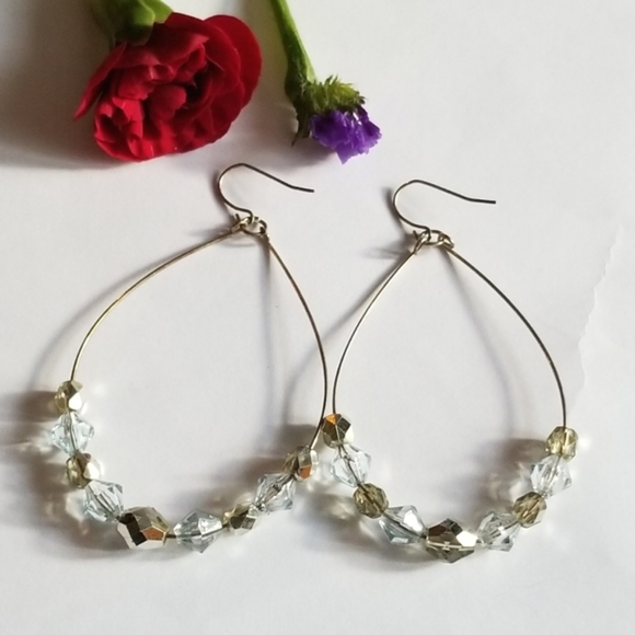 Jewelry - Relisted -Sparkly teardrop earrings silver tone